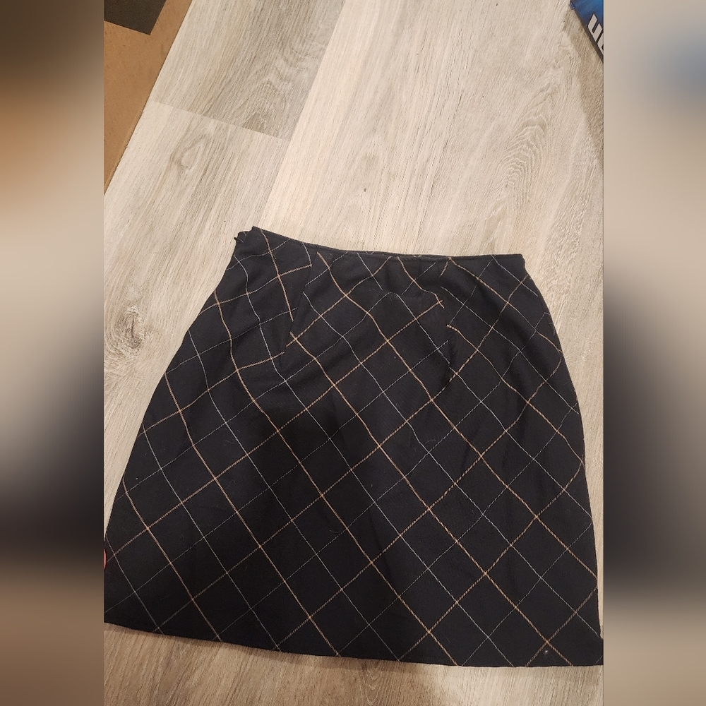 Abercrombie & Fitch Black Skirt with Brown Stitching Size Small - Picture 2 of 3